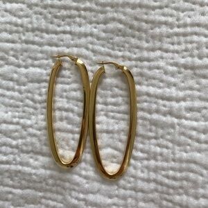 18kt gold oval hoop